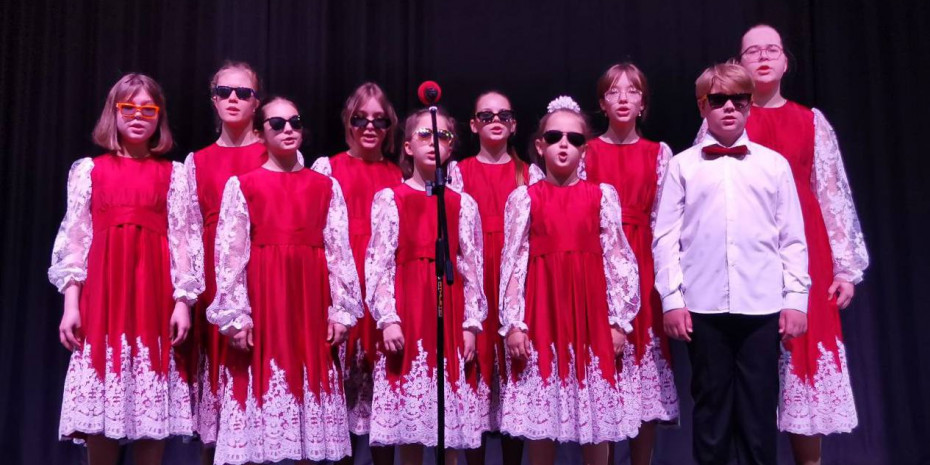 Музыкально-театрализованная постановка «Вокруг света» прошла с успехом в МБОУ «Образовательный Центр «Вершина»»